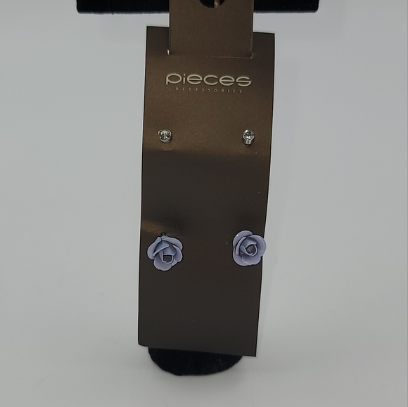 Fashion dainty periwinkle flower earrings and stud set - Picture 1 of 6